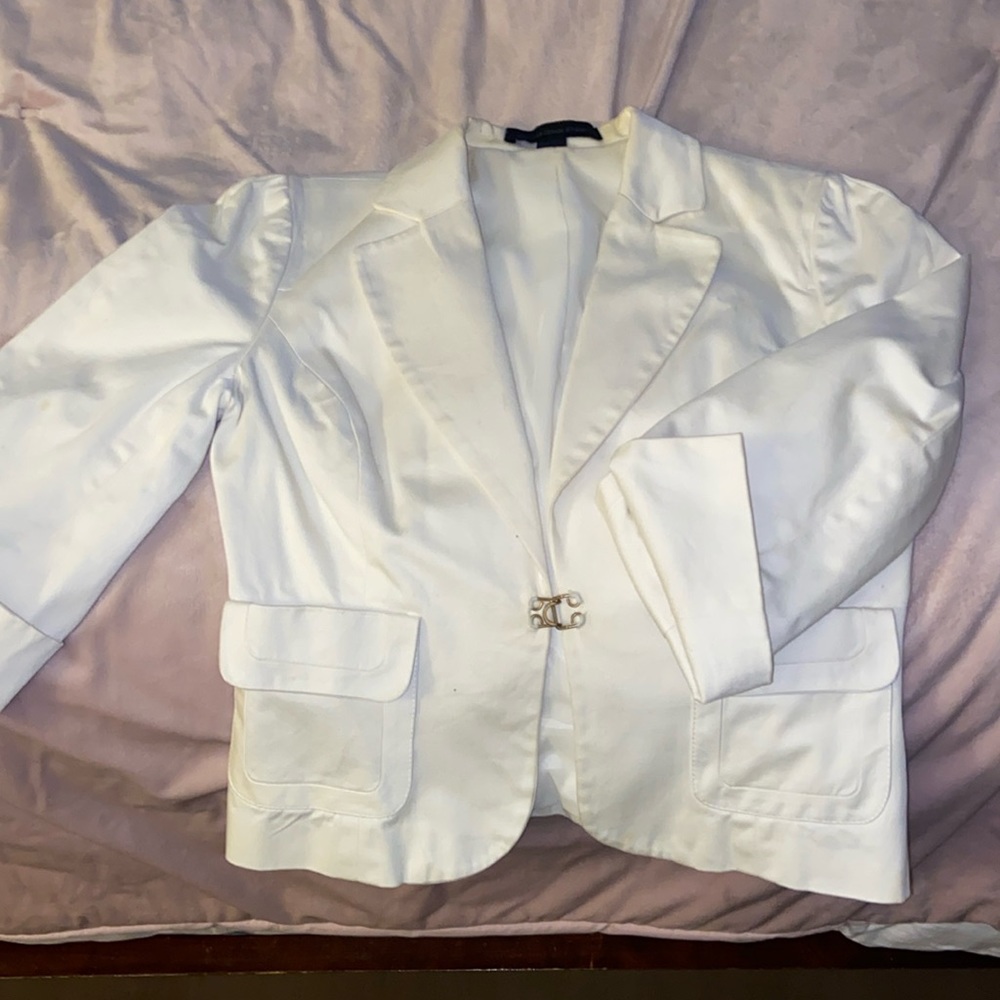 Express cropped blazer color:white size: 4